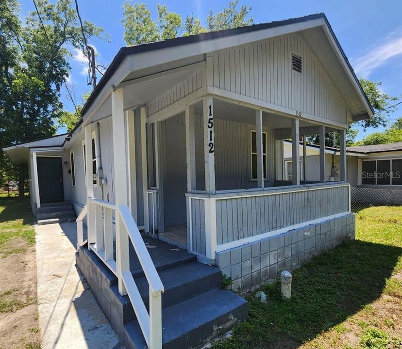 For Rent: $1,245 (3 beds, 2 baths, 976 Square Feet)