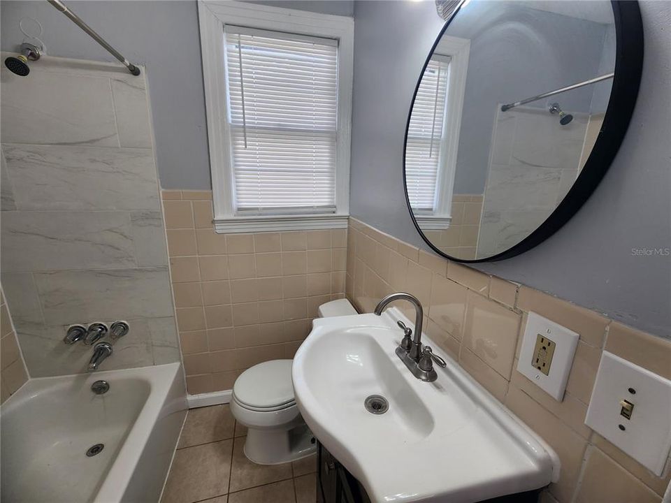 For Rent: $1,245 (3 beds, 2 baths, 976 Square Feet)