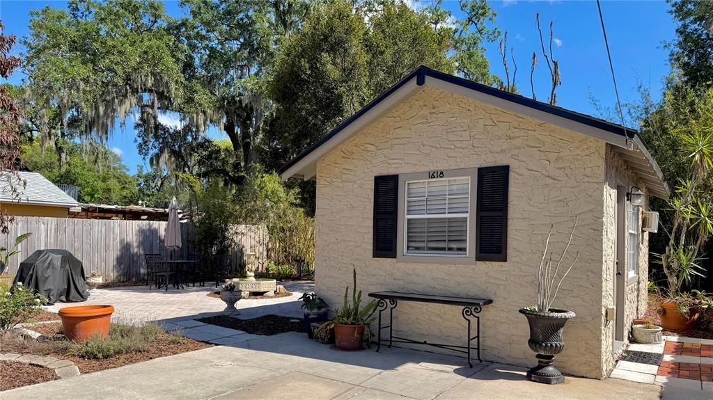 For Rent: $1,600 (1 beds, 1 baths, 261 Square Feet)