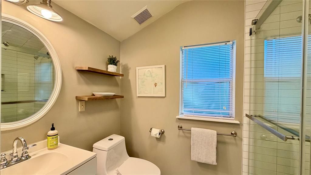 For Rent: $1,600 (1 beds, 1 baths, 261 Square Feet)