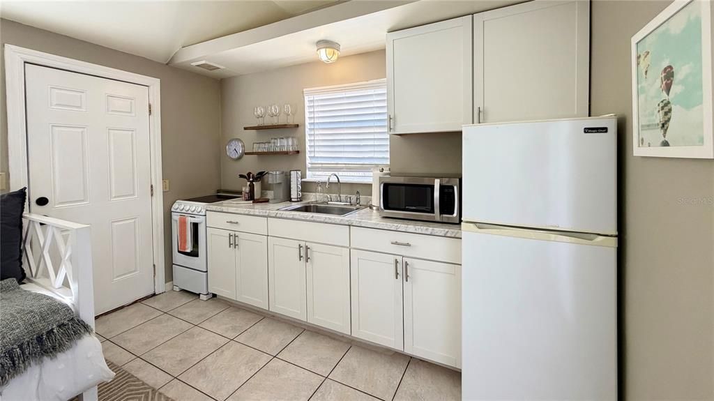 For Rent: $1,600 (1 beds, 1 baths, 261 Square Feet)
