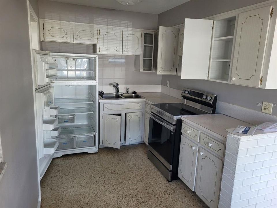 For Rent: $1,800 (2 beds, 1 baths, 1728 Square Feet)