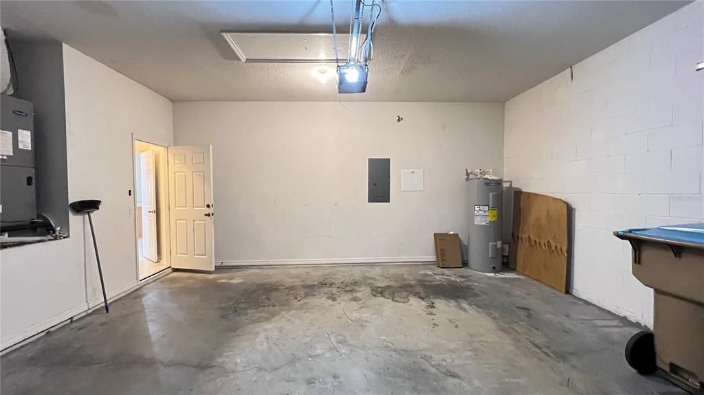 For Rent: $2,400 (4 beds, 3 baths, 1942 Square Feet)