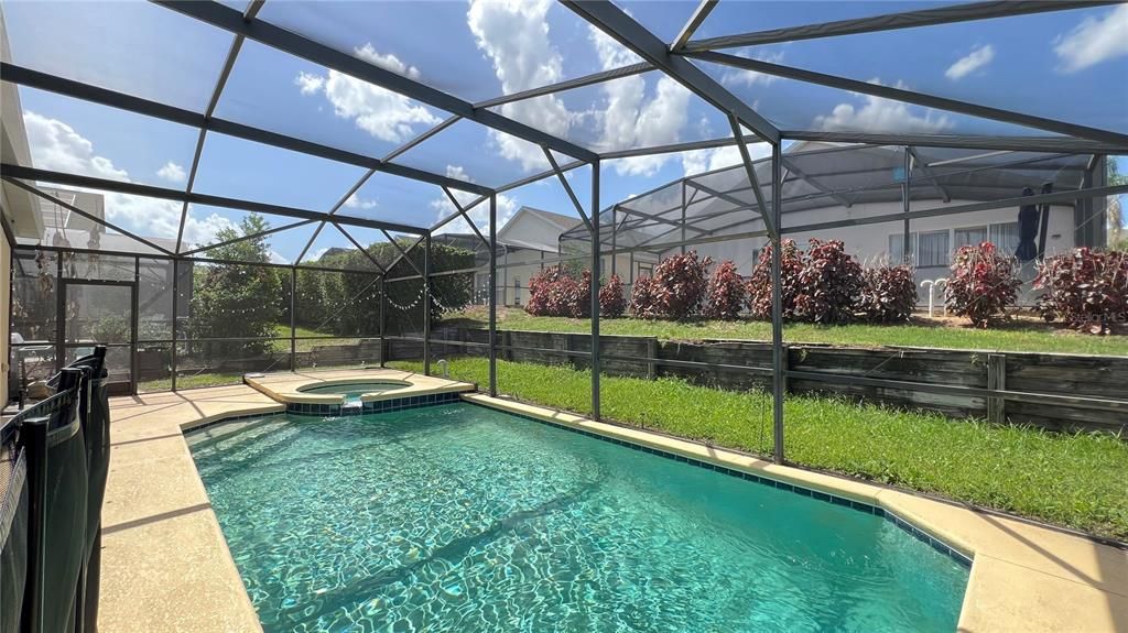 For Rent: $2,400 (4 beds, 3 baths, 1942 Square Feet)