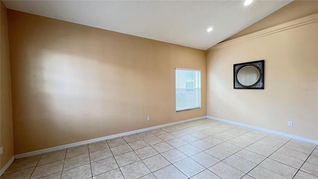 For Rent: $2,400 (4 beds, 3 baths, 1942 Square Feet)