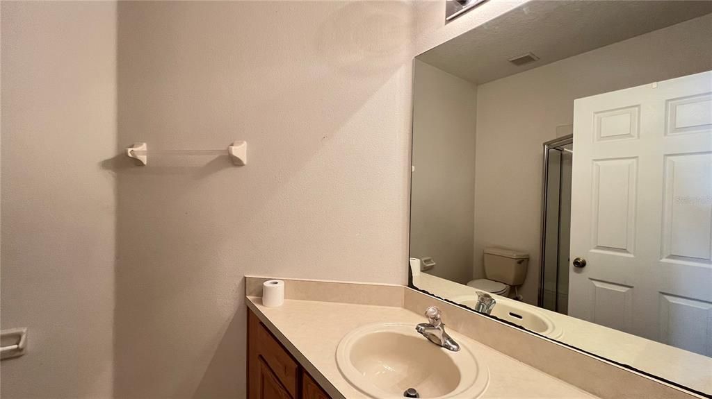 For Rent: $2,400 (4 beds, 3 baths, 1942 Square Feet)