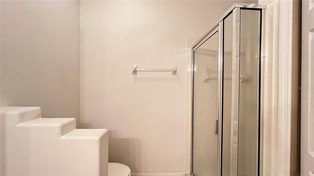 For Rent: $2,400 (4 beds, 3 baths, 1942 Square Feet)