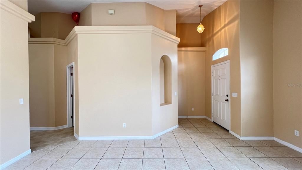 For Rent: $2,400 (4 beds, 3 baths, 1942 Square Feet)