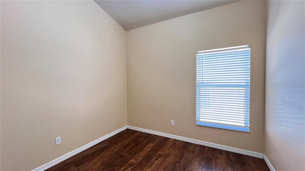 For Rent: $2,400 (4 beds, 3 baths, 1942 Square Feet)