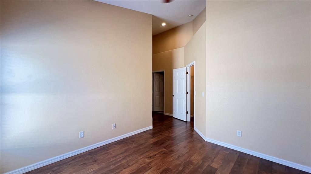 For Rent: $2,400 (4 beds, 3 baths, 1942 Square Feet)