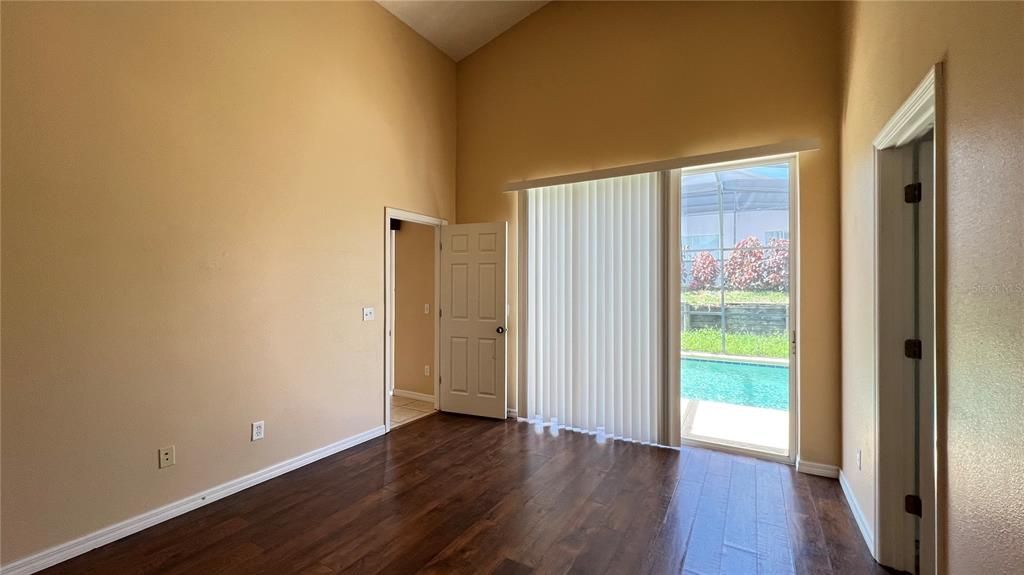 For Rent: $2,400 (4 beds, 3 baths, 1942 Square Feet)