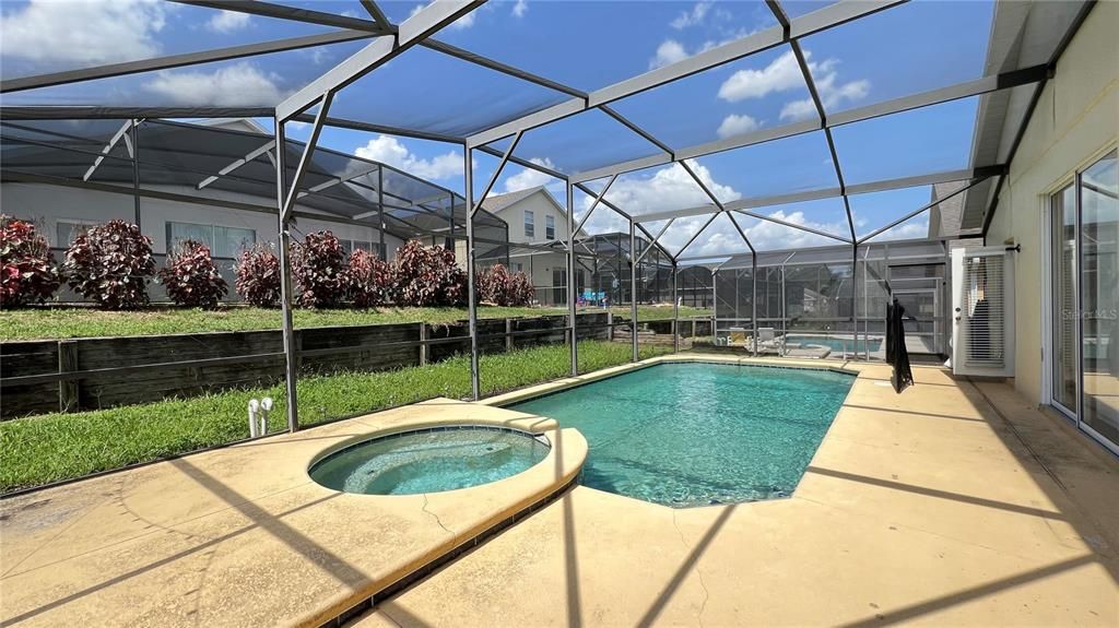 For Rent: $2,400 (4 beds, 3 baths, 1942 Square Feet)