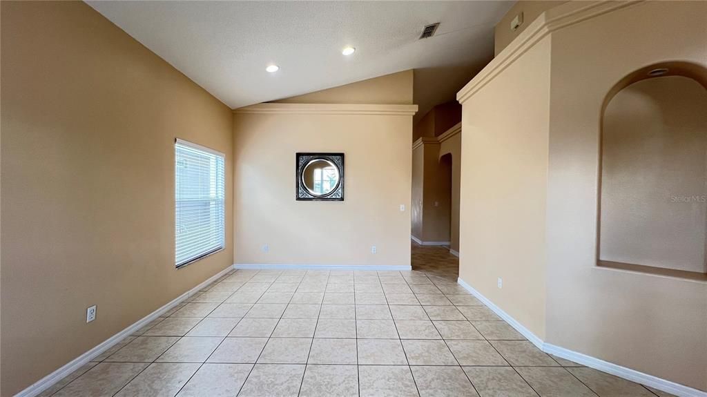 For Rent: $2,400 (4 beds, 3 baths, 1942 Square Feet)