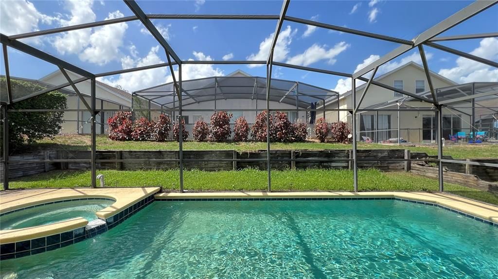 For Rent: $2,400 (4 beds, 3 baths, 1942 Square Feet)