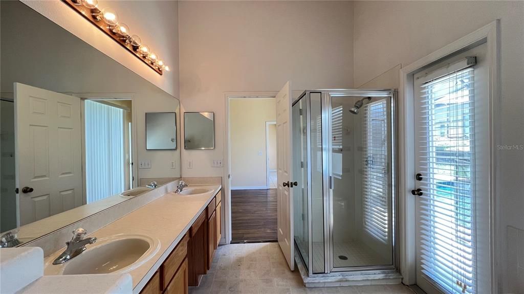 For Rent: $2,400 (4 beds, 3 baths, 1942 Square Feet)
