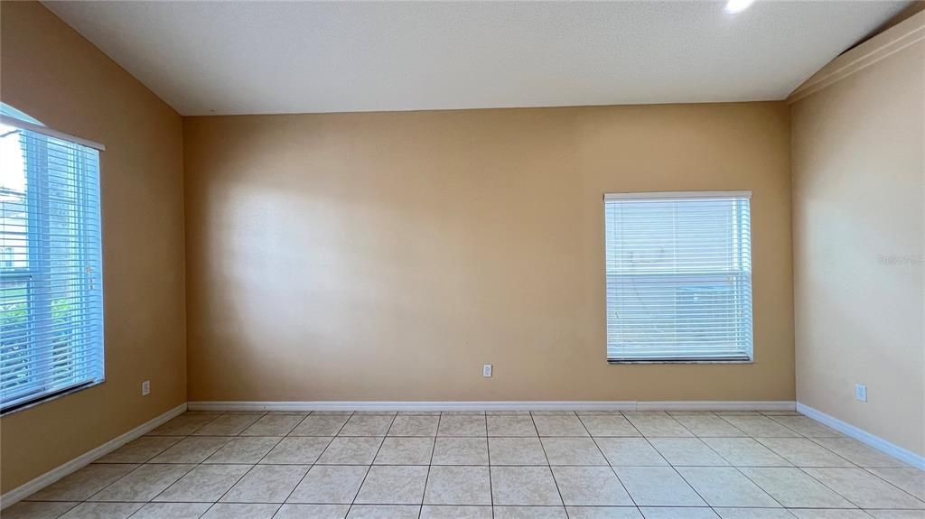 For Rent: $2,400 (4 beds, 3 baths, 1942 Square Feet)