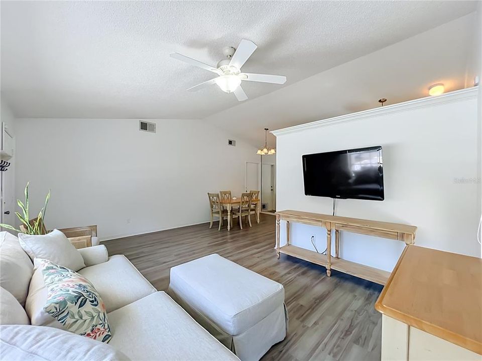 En Venta: $315,000 (2 camas, 2 baños, 985 Pies cuadrados)