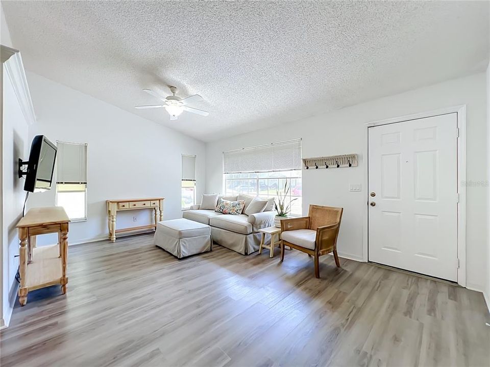 En Venta: $315,000 (2 camas, 2 baños, 985 Pies cuadrados)