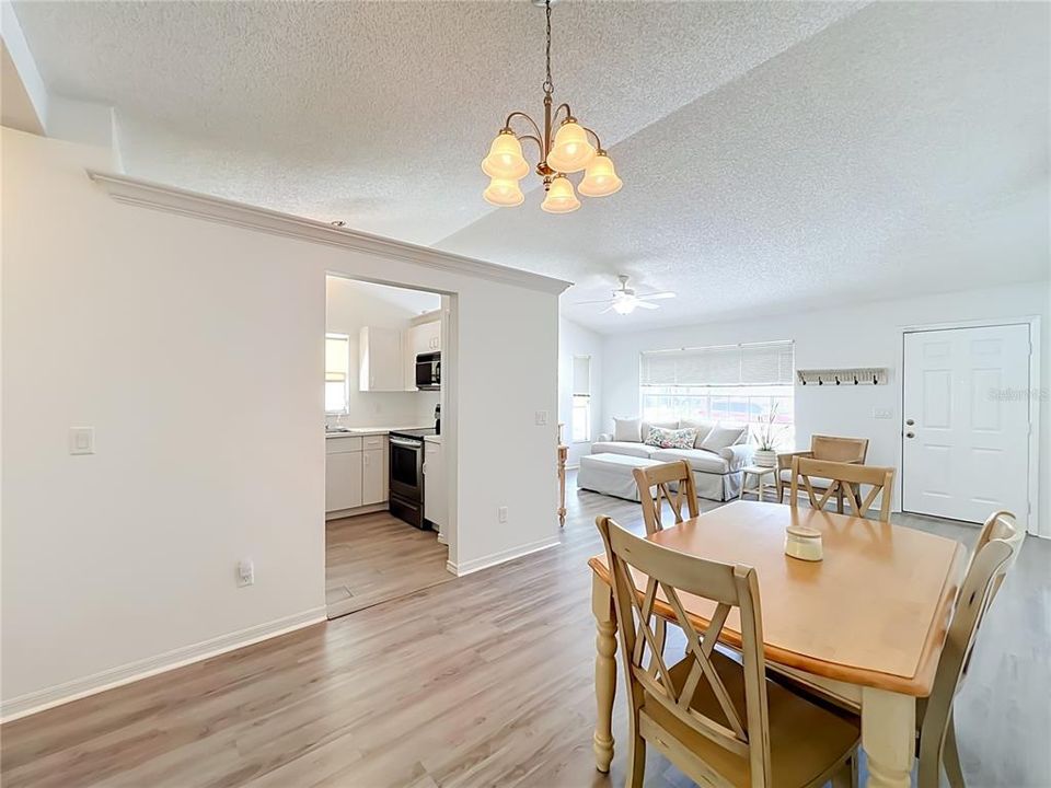 En Venta: $315,000 (2 camas, 2 baños, 985 Pies cuadrados)