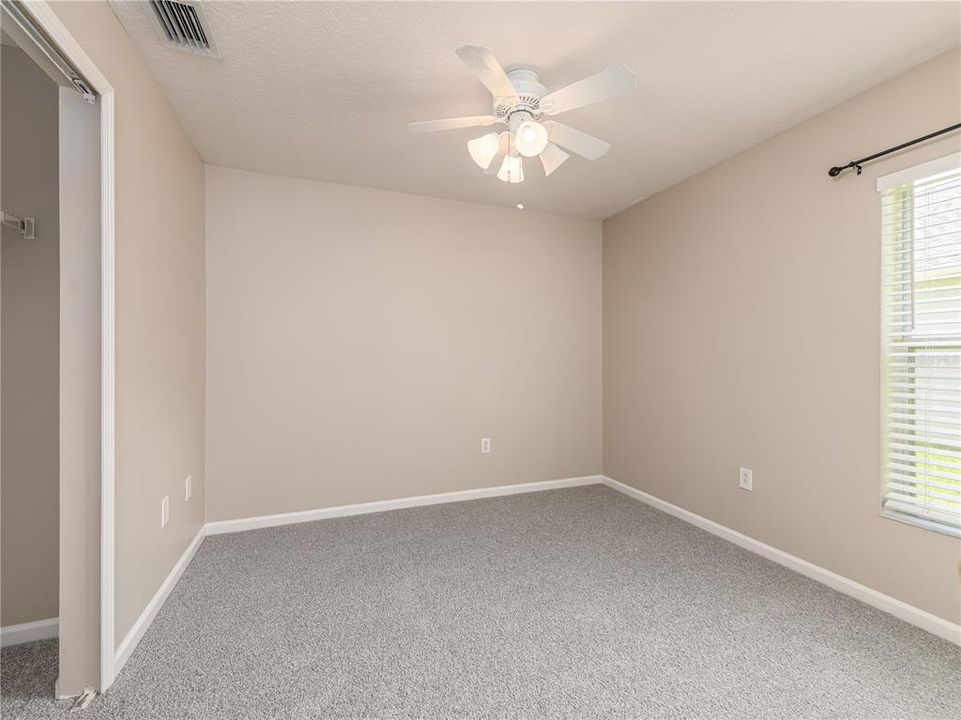 Activo con contrato: $359,000 (4 camas, 2 baños, 1956 Pies cuadrados)