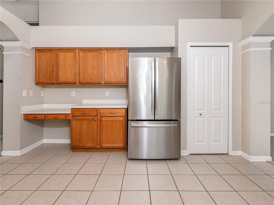 Activo con contrato: $359,000 (4 camas, 2 baños, 1956 Pies cuadrados)