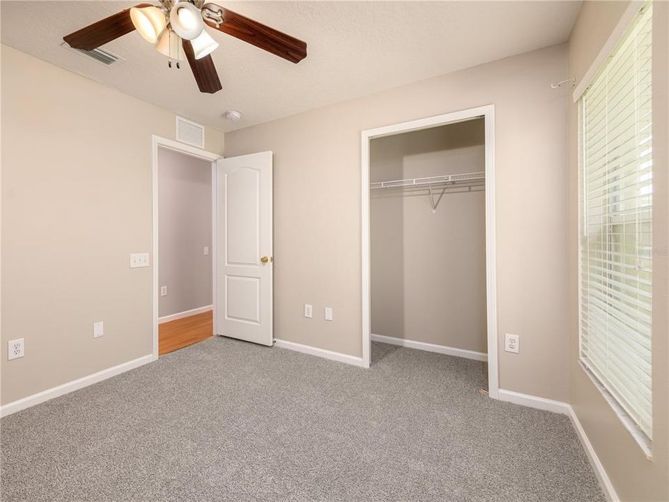 Activo con contrato: $359,000 (4 camas, 2 baños, 1956 Pies cuadrados)