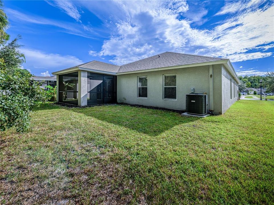 Activo con contrato: $359,000 (4 camas, 2 baños, 1956 Pies cuadrados)
