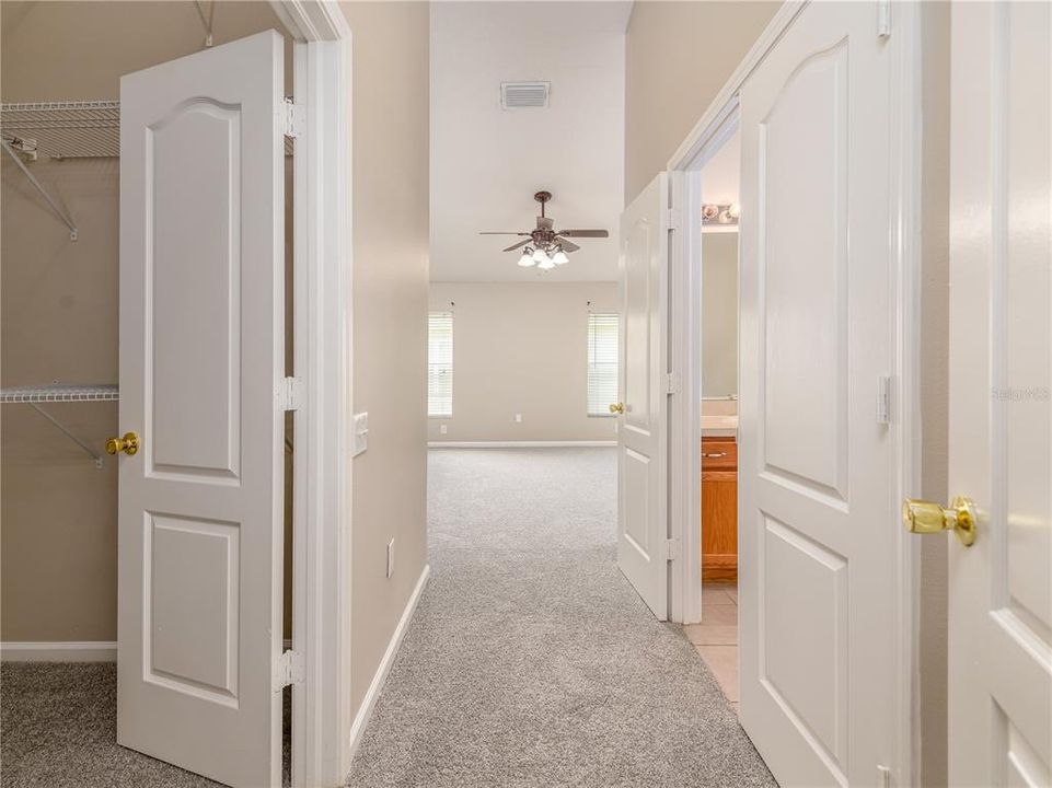Activo con contrato: $359,000 (4 camas, 2 baños, 1956 Pies cuadrados)