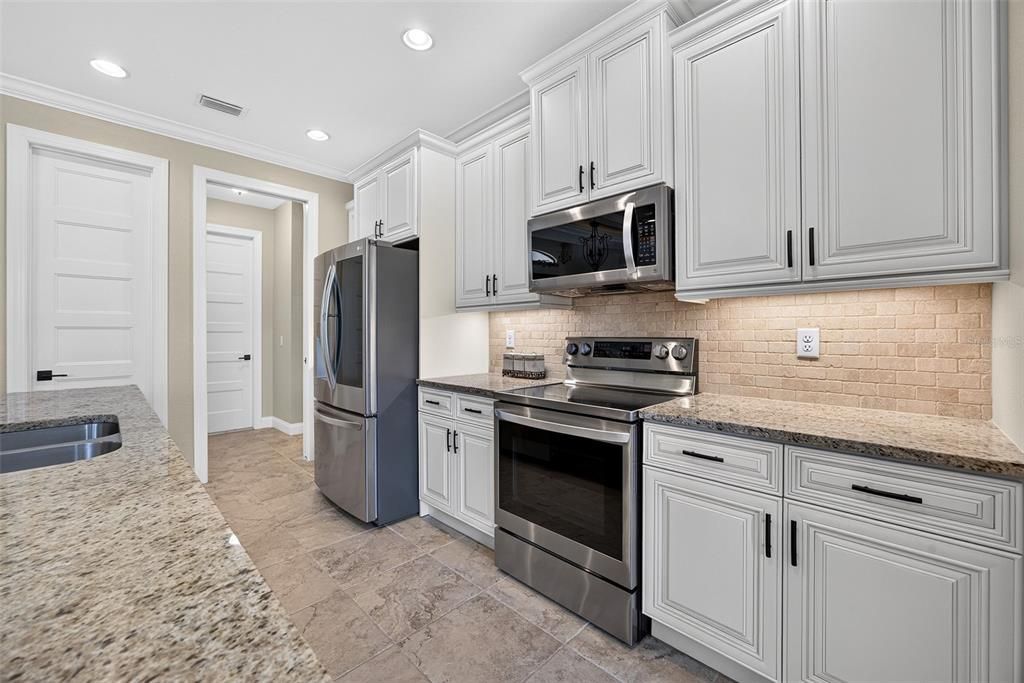 Active With Contract: $415,000 (3 beds, 2 baths, 1914 Square Feet)
