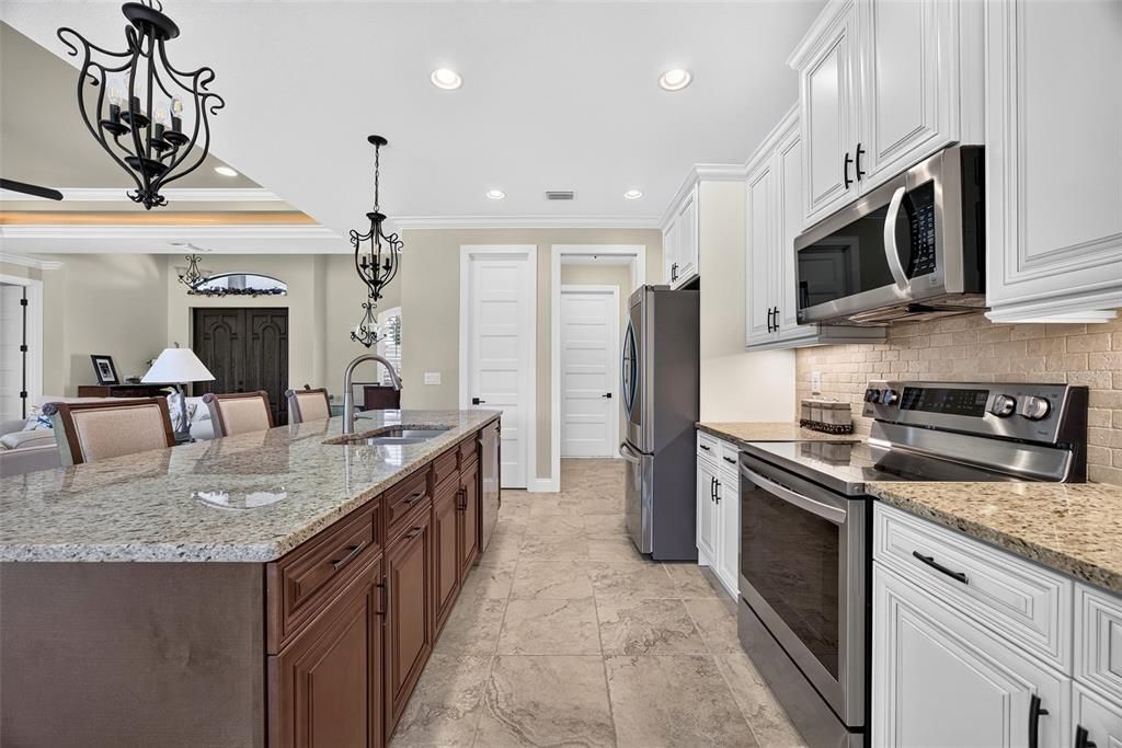 Active With Contract: $415,000 (3 beds, 2 baths, 1914 Square Feet)