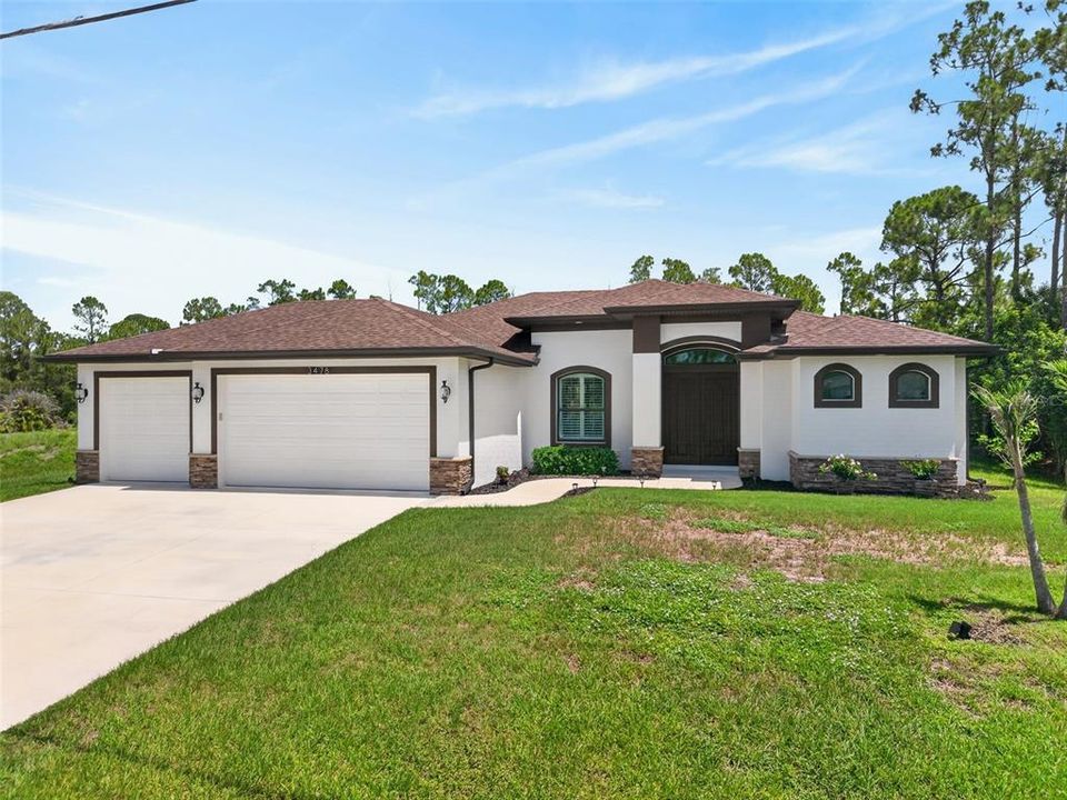Active With Contract: $415,000 (3 beds, 2 baths, 1914 Square Feet)