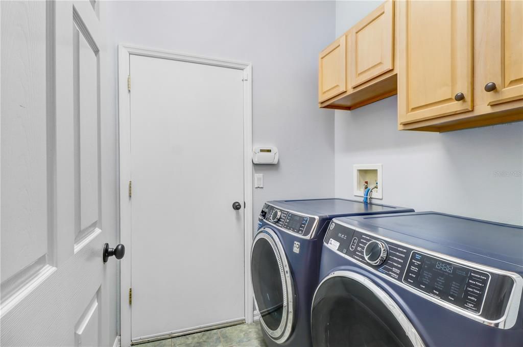 En Venta: $800,000 (3 camas, 2 baños, 2472 Pies cuadrados)