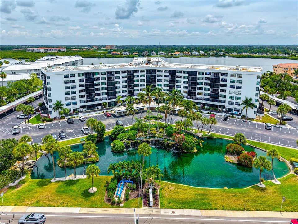 For Sale: $419,000 (1 beds, 1 baths, 751 Square Feet)