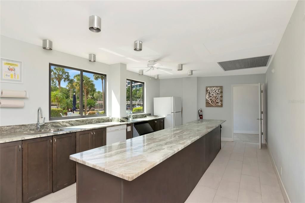 For Sale: $419,000 (1 beds, 1 baths, 751 Square Feet)