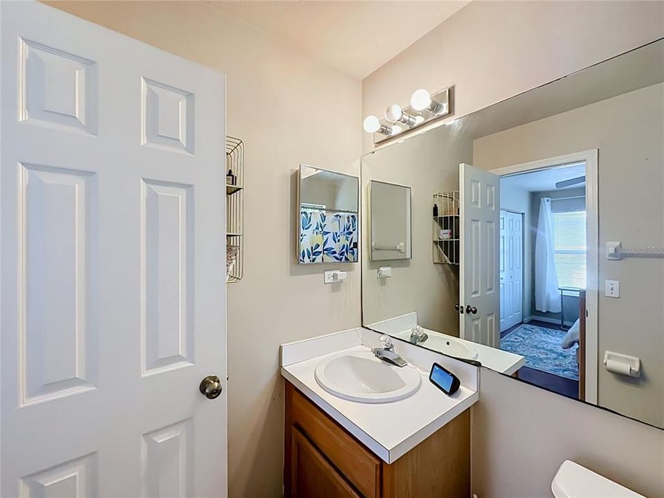 For Sale: $154,900 (2 beds, 2 baths, 986 Square Feet)