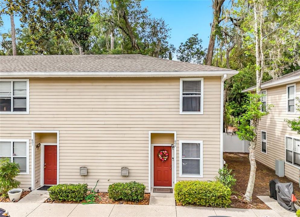 For Sale: $154,900 (2 beds, 2 baths, 986 Square Feet)