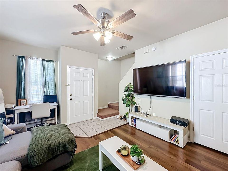 For Sale: $154,900 (2 beds, 2 baths, 986 Square Feet)