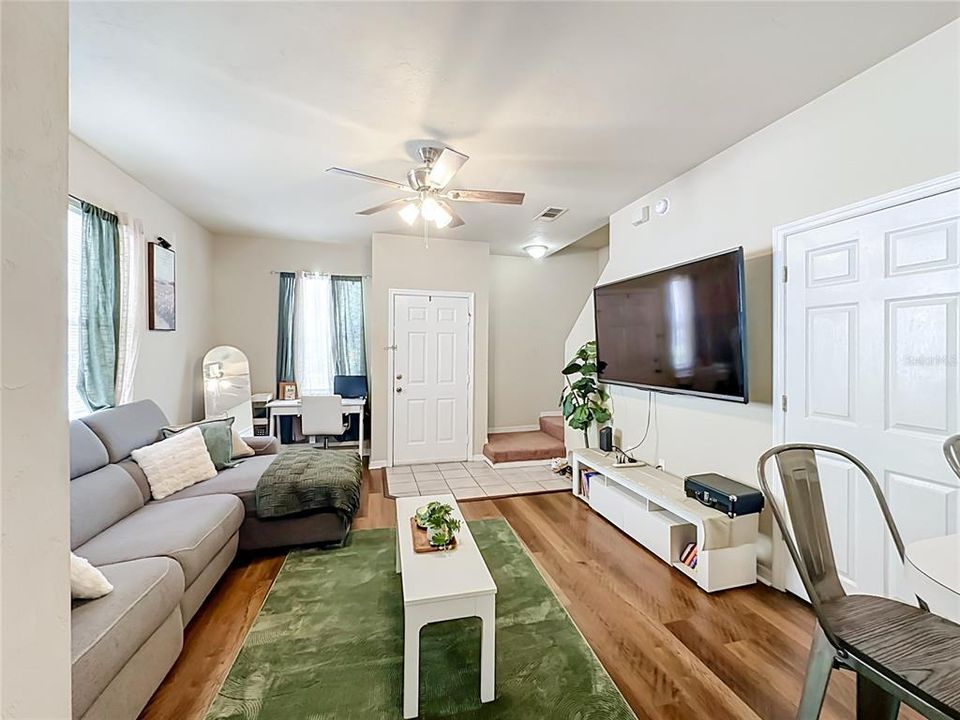 For Sale: $154,900 (2 beds, 2 baths, 986 Square Feet)