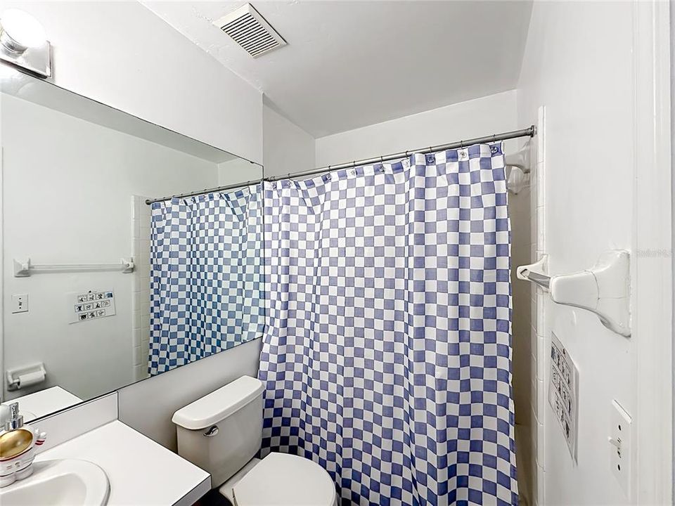 For Sale: $154,900 (2 beds, 2 baths, 986 Square Feet)