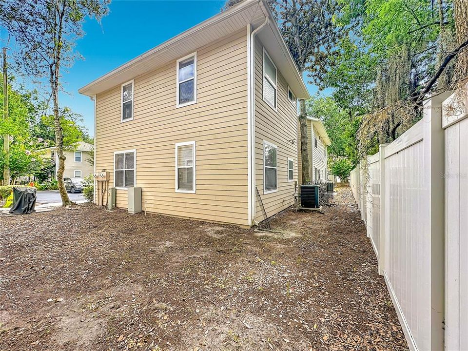 For Sale: $154,900 (2 beds, 2 baths, 986 Square Feet)