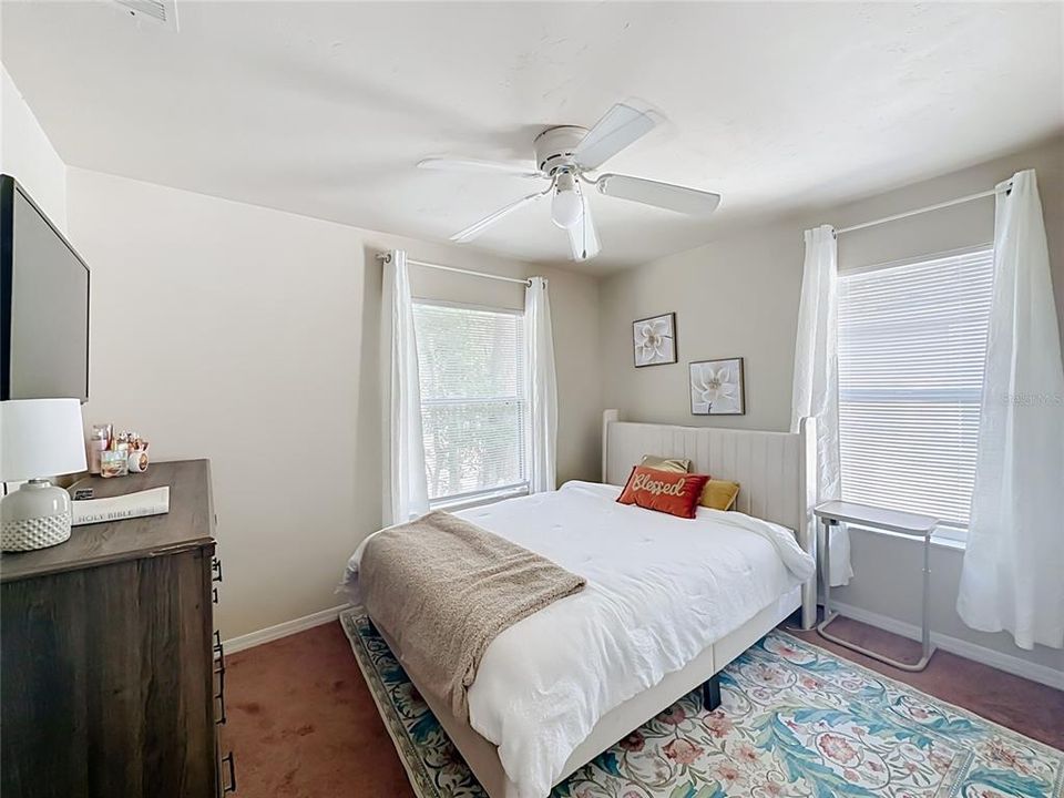 For Sale: $154,900 (2 beds, 2 baths, 986 Square Feet)