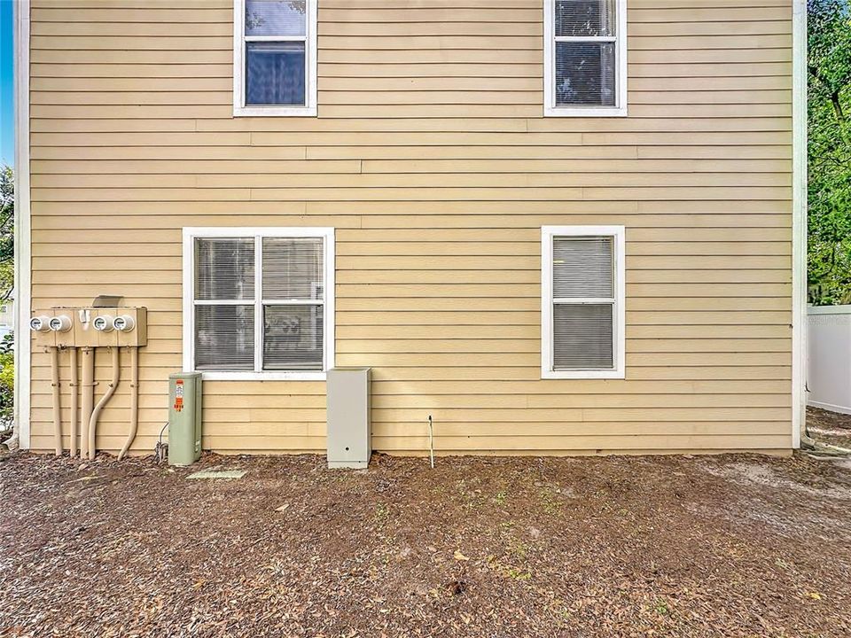 For Sale: $154,900 (2 beds, 2 baths, 986 Square Feet)