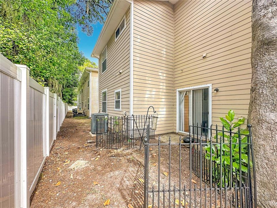 For Sale: $154,900 (2 beds, 2 baths, 986 Square Feet)