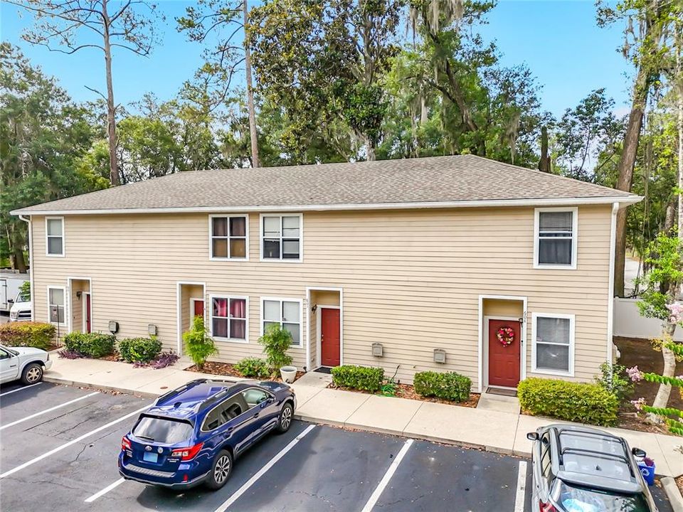 For Sale: $154,900 (2 beds, 2 baths, 986 Square Feet)