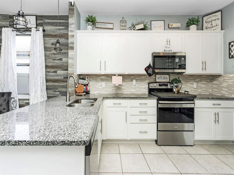 На продажу: $495,900 (4 спален, 2 ванн, 2204 Квадратных фут)