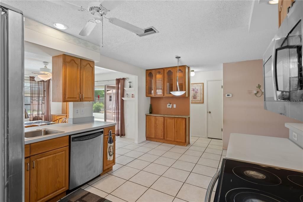 Activo con contrato: $235,000 (2 camas, 2 baños, 1144 Pies cuadrados)