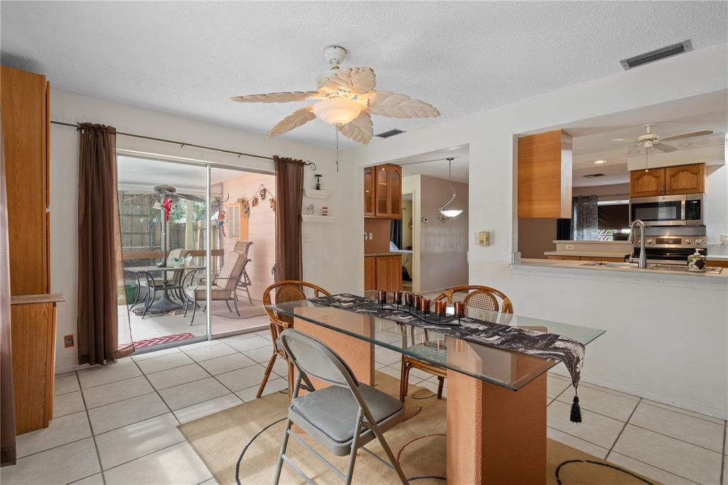 Activo con contrato: $235,000 (2 camas, 2 baños, 1144 Pies cuadrados)