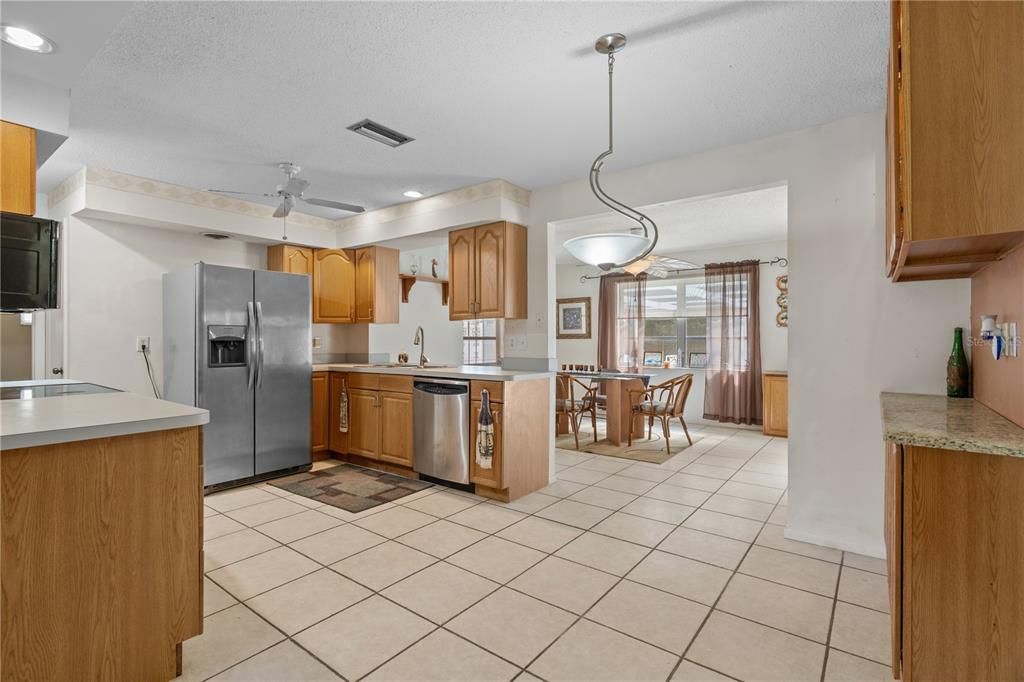 Activo con contrato: $235,000 (2 camas, 2 baños, 1144 Pies cuadrados)