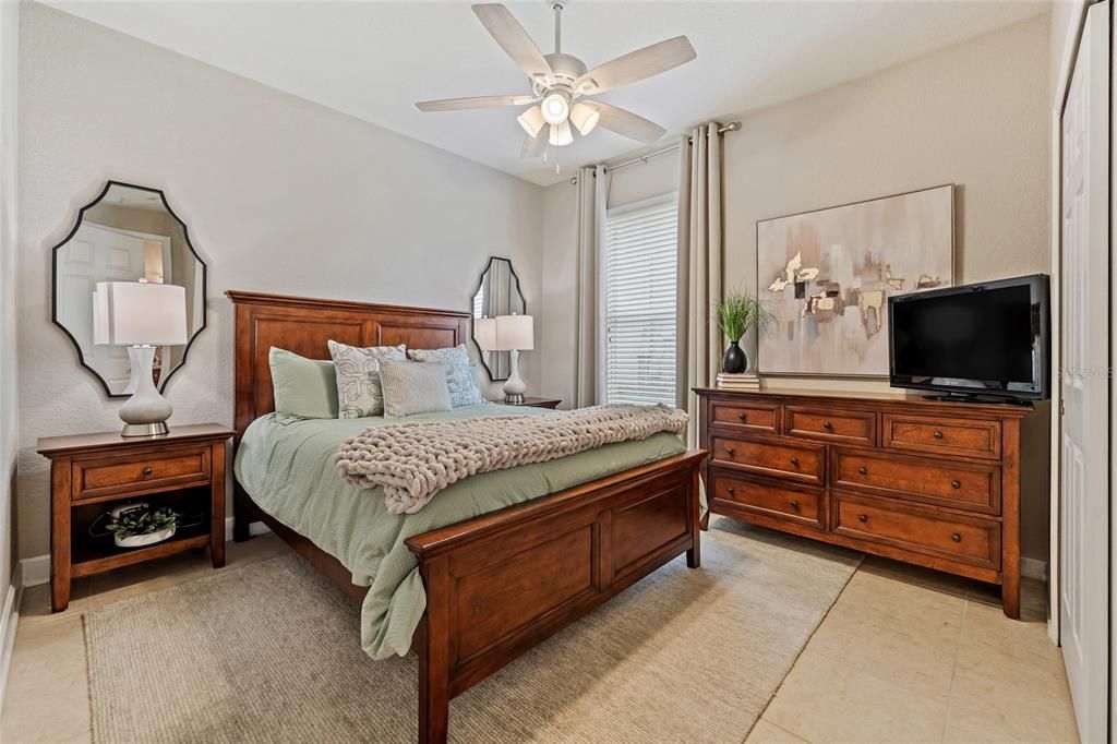 Activo con contrato: $689,990 (3 camas, 3 baños, 2527 Pies cuadrados)