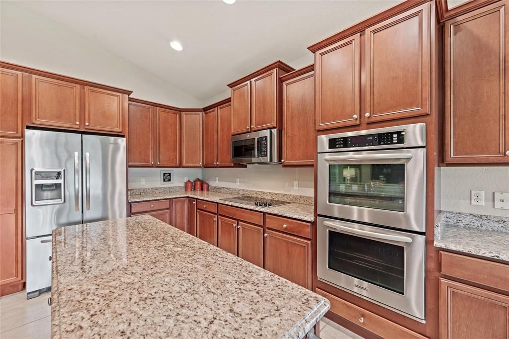 Activo con contrato: $689,990 (3 camas, 3 baños, 2527 Pies cuadrados)
